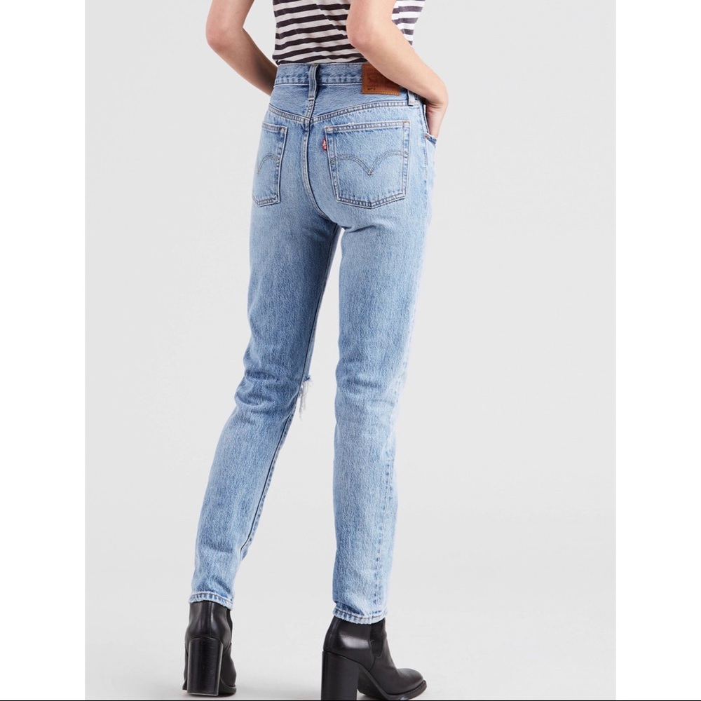 501 Levi’s light wash skinny jeans